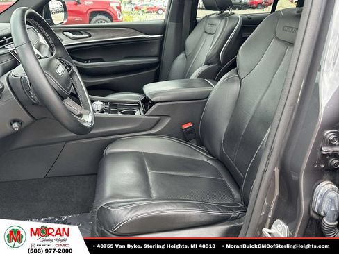 Used 2022 Jeep Grand Cherokee Overland AWD/4WD image 18