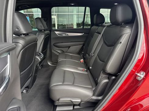 Used 2025 Cadillac XT6 Luxury AWD/4WD image 10