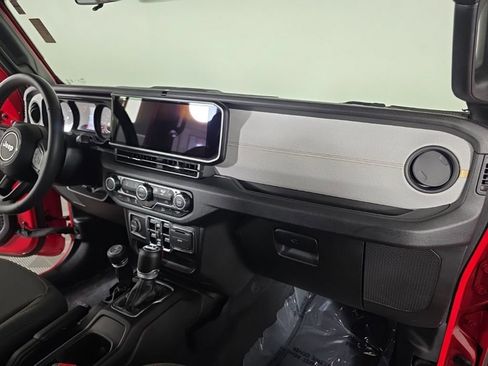Used 2024 Jeep Wrangler Unlimited Sport AWD/4WD image 38