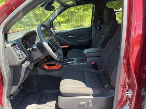 Used 2025 Nissan Frontier PRO-4X w/ Pro Convenience Package AWD/4WD image 17
