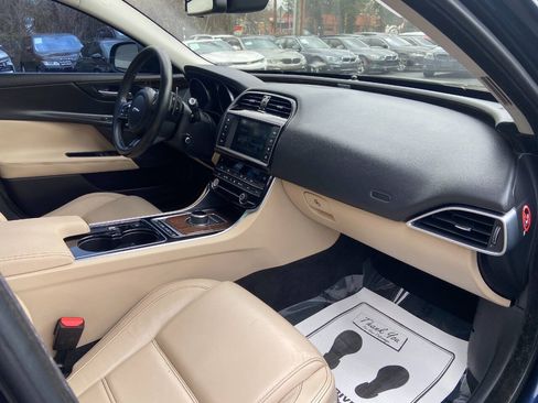 Used 2017 Jaguar XE Prestige RWD image 12