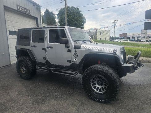 Used 2013 Jeep Wrangler Unlimited Rubicon AWD/4WD image 6