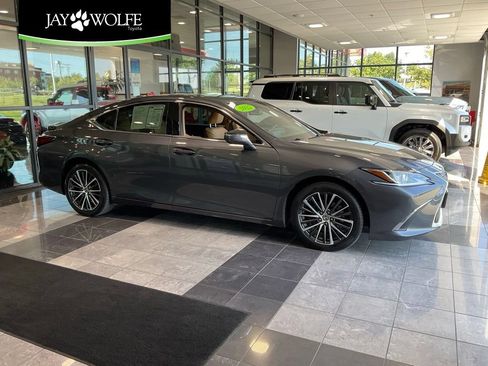 Used 2022 Lexus ES 250 w/ Premium Package AWD/4WD image 1