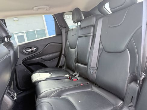 Used 2017 Jeep Cherokee Limited AWD/4WD image 13