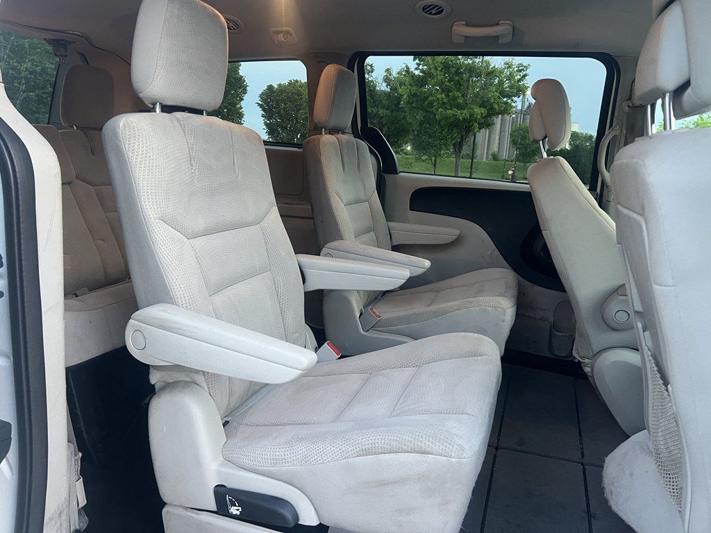 Used 2019 Dodge Grand Caravan SE w/ UConnect Hands-Free Group FWD image 12
