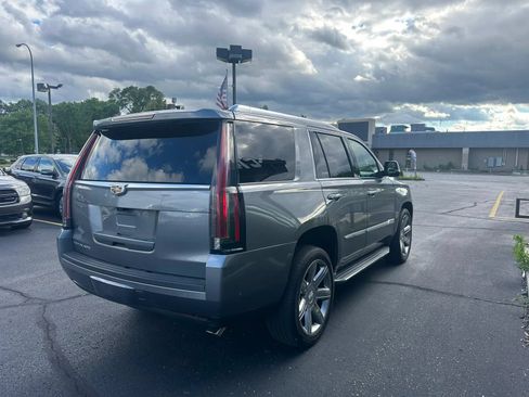 Used 2019 Cadillac Escalade Luxury AWD/4WD image 4