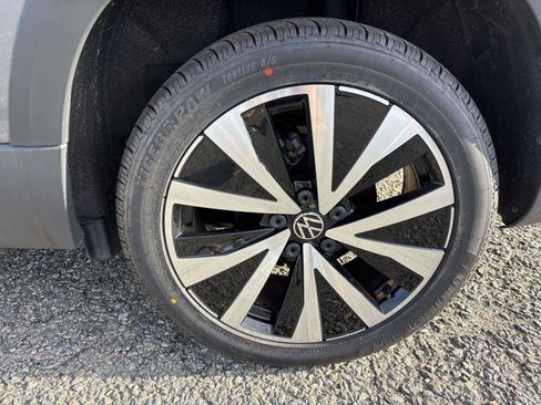 Used 2024 Volkswagen Taos SE image 7