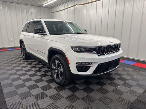 Used 2023 Jeep Grand Cherokee 4WD 4xe image 2