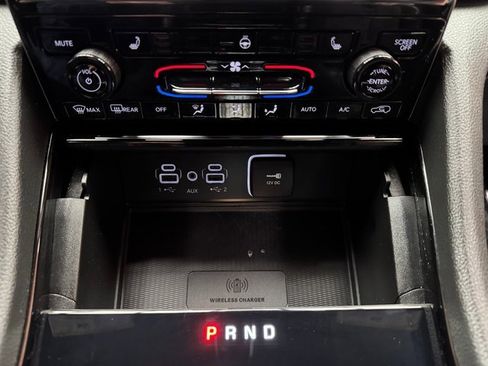 Used 2023 Jeep Grand Cherokee Altitude image 17
