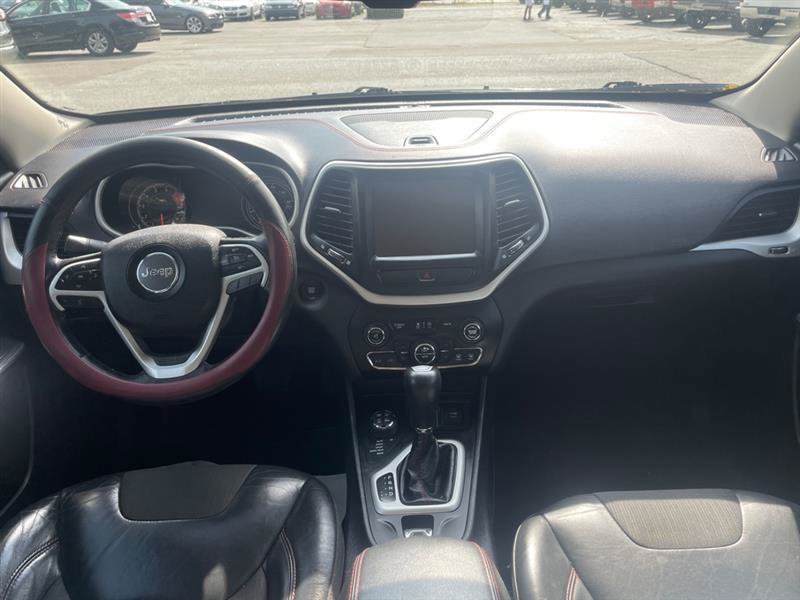 Used 2017 Jeep Cherokee Trailhawk w/ Comfort & Convenience Group AWD/4WD image 11