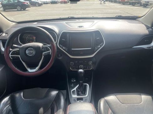 Used 2017 Jeep Cherokee Trailhawk w/ Comfort & Convenience Group AWD/4WD image 11