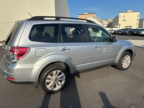 Used 2013 Subaru Forester 2.5X Premium w/ All-Weather Plus Pkg AWD/4WD image 4