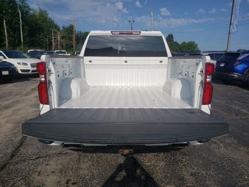 Used 2020 Chevrolet Silverado 1500 Custom w/ Custom Value Package AWD/4WD image 9
