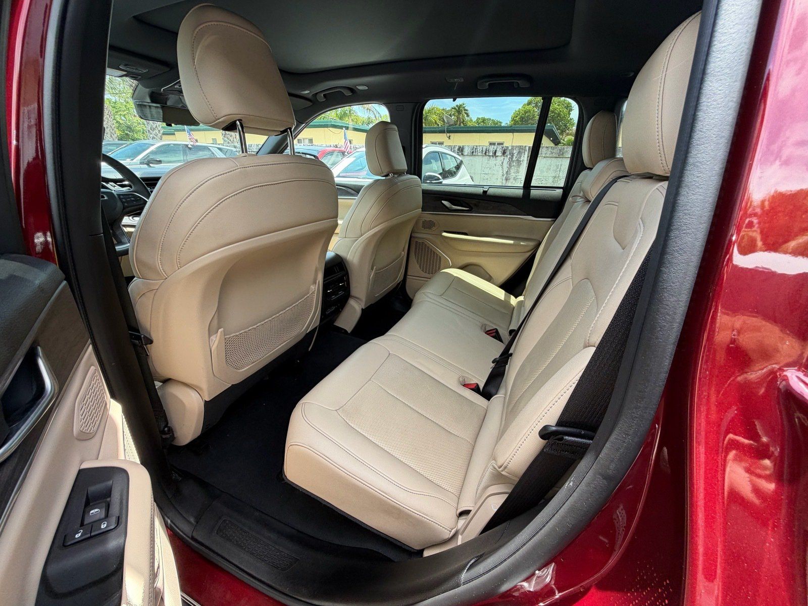 Used 2022 Jeep Grand Cherokee Limited 4xe w/ Luxury Tech Group II AWD/4WD image 8
