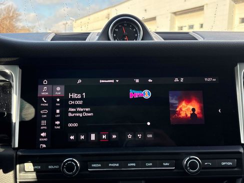 Used 2021 Porsche Macan w/ Driver Memory Package image 27