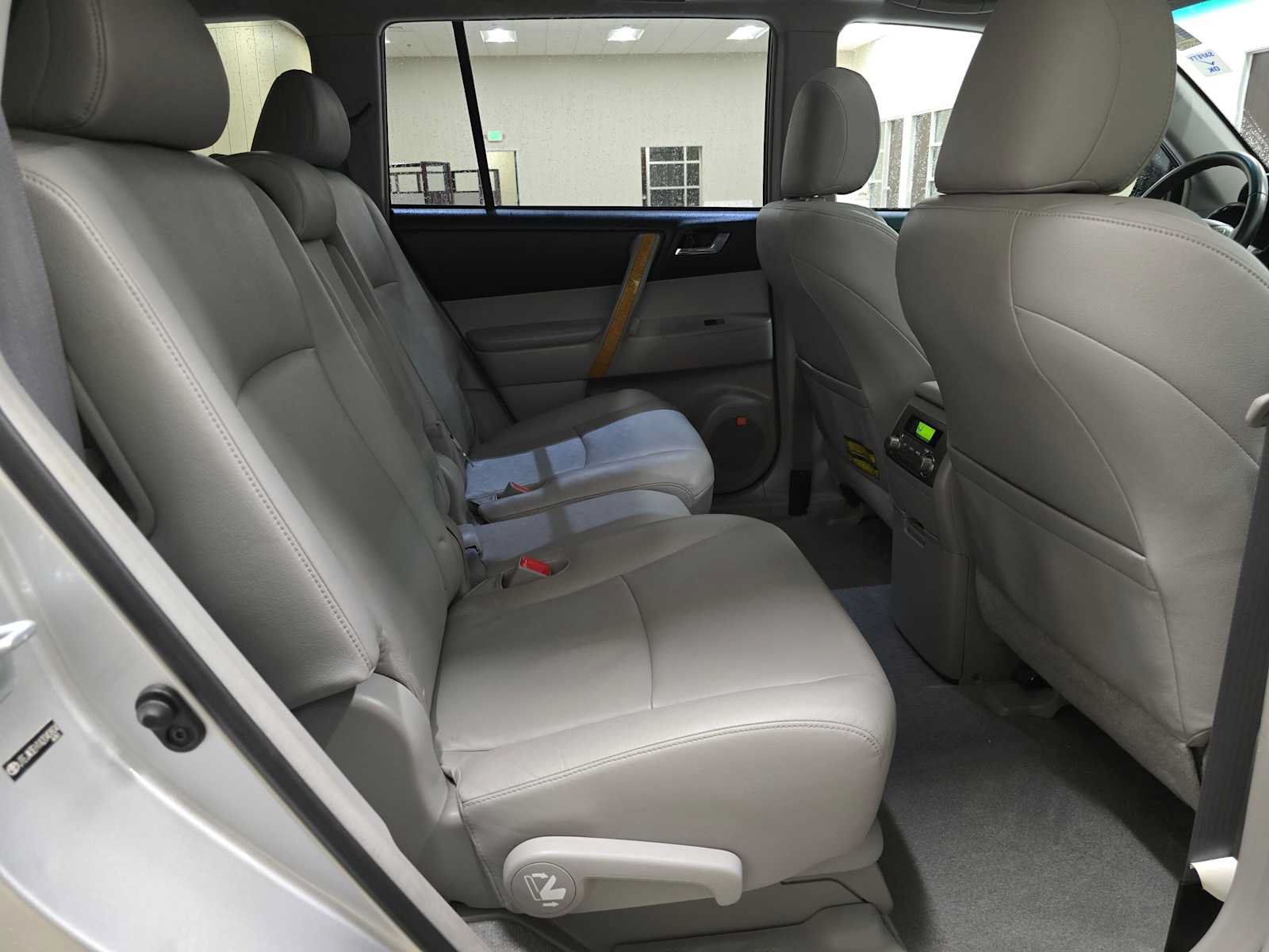 Used 2010 Toyota Highlander Limited AWD/4WD image 26