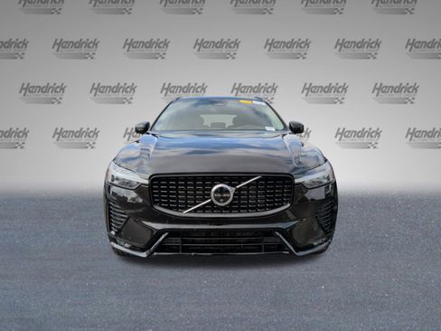 Used 2025 Volvo XC60 B5 Plus image 3