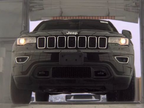 Used 2021 Jeep Grand Cherokee Laredo AWD/4WD image 17