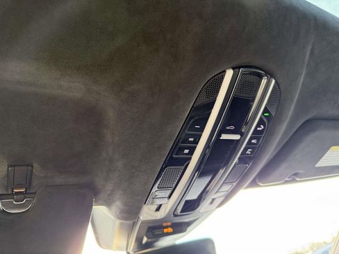 Used 2020 Porsche Cayenne Turbo image 25