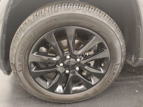 Used 2019 Jeep Grand Cherokee Altitude AWD/4WD image 31