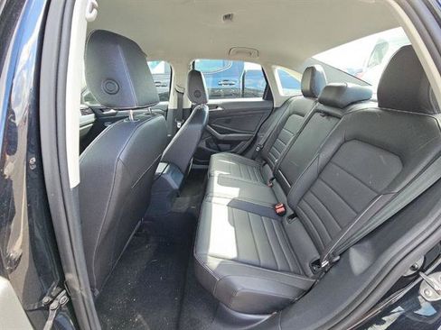 Used 2024 Volkswagen Jetta SE FWD image 9