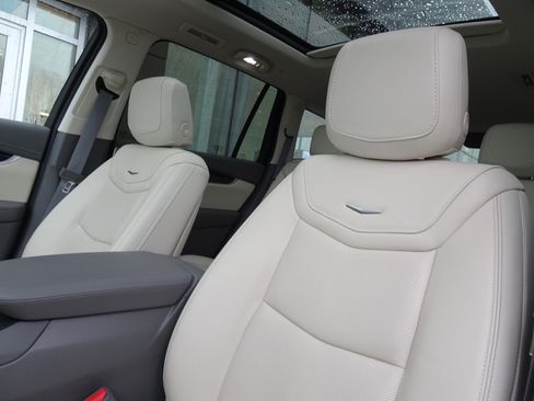 Used 2023 Cadillac XT6 Premium Luxury w/ Technology Package image 11