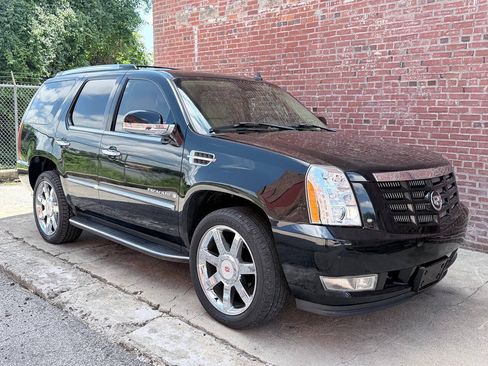 Used 2007 Cadillac Escalade AWD w/ Information Package image 9