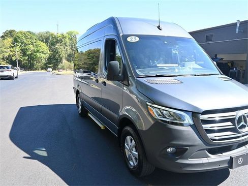 Used 2023 Mercedes-Benz Sprinter 2500 image 3