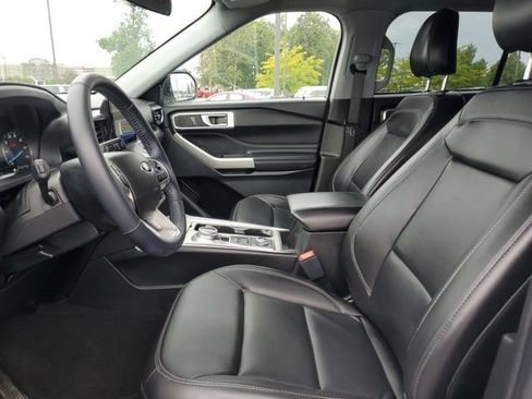 Certified 2023 Ford Explorer XLT w/ Equipment Group 202A AWD/4WD image 9