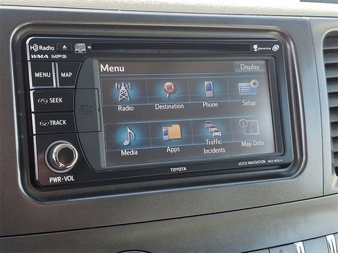 Used 2014 Toyota Sienna XLE image 16