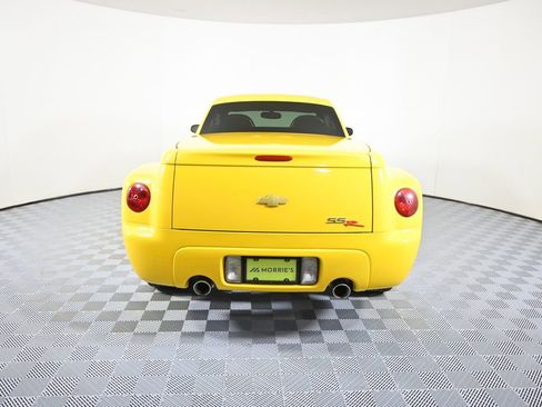 Used 2005 Chevrolet SSR w/ Preferred Equipment Group image 5