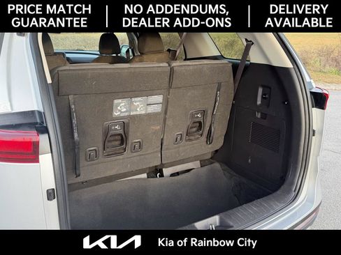 Used 2022 Kia Carnival LX image 18