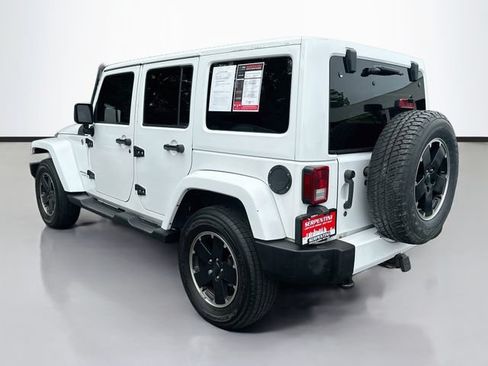 Used 2012 Jeep Wrangler Unlimited Sahara AWD/4WD image 8