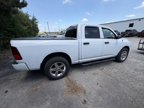 Used 2018 RAM 1500 Express w/ Express Value Package AWD/4WD image 16