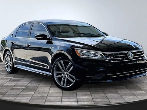 Used 2017 Volkswagen Passat 1.8T R-Line FWD image 3