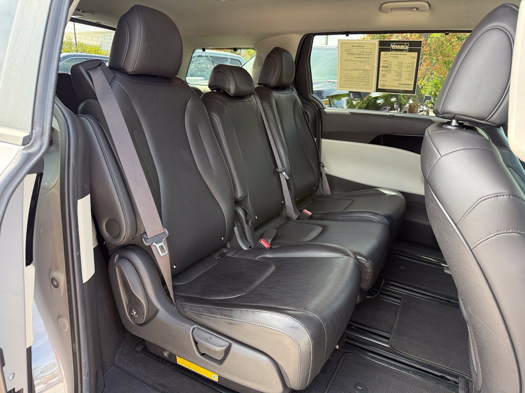 Used 2022 Kia Carnival EX FWD image 37