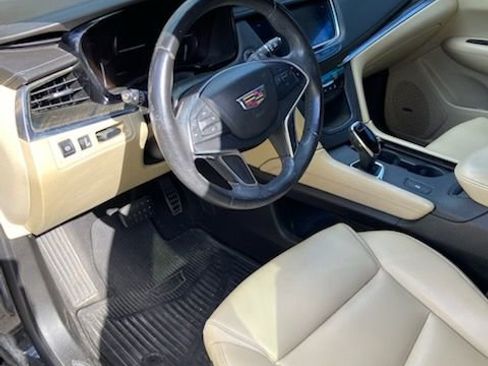 Used 2017 Cadillac XT5 FWD image 1