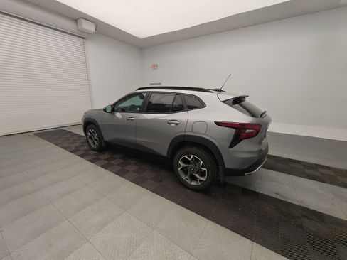 Certified 2024 Chevrolet Trax LT w/ Driver Confidence Package image 3