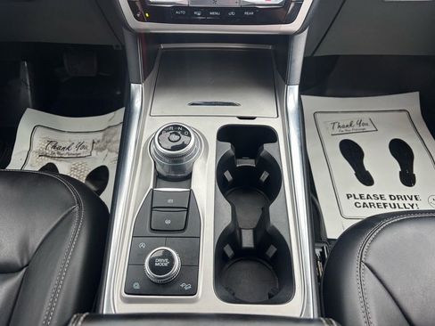 Used 2021 Ford Explorer XLT w/ Equipment Group 202A image 21