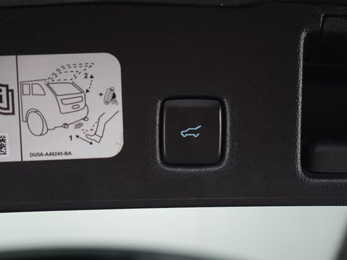 Used 2020 Ford Escape Titanium image 17