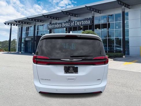 Used 2021 Chrysler Pacifica Pinnacle AWD/4WD image 5