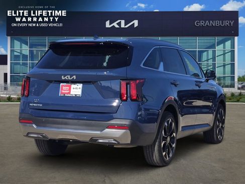 Used 2026 Kia Sorento EX w/ EX Premium Package FWD image 5