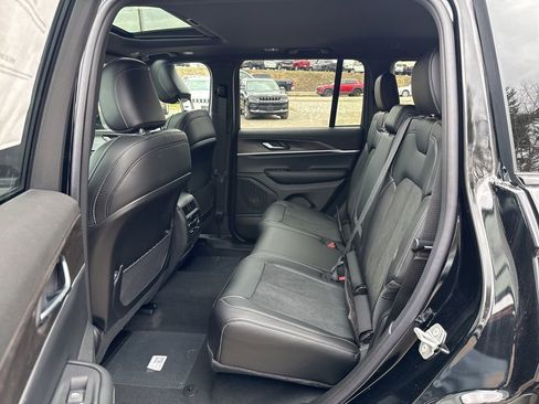 New 2026 Jeep Grand Cherokee Altitude AWD/4WD image 24