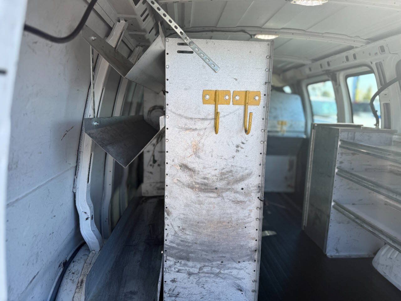 Used 2015 Chevrolet Express 2500 RWD image 6
