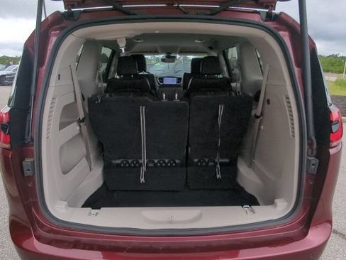 Certified 2023 Chrysler Pacifica Touring-L FWD image 34