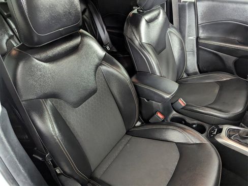 Certified 2018 Jeep Compass Latitude w/ Popular Equipment Group image 32