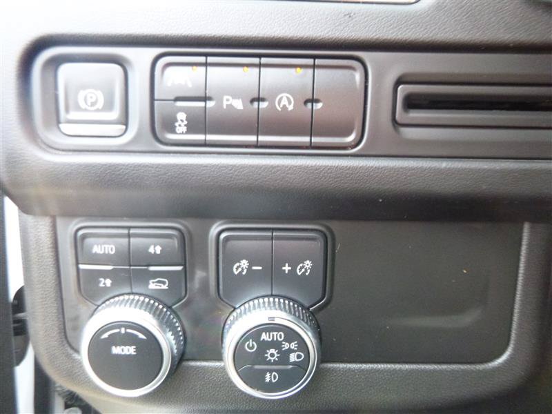 Used 2023 GMC Yukon SLT AWD/4WD image 18