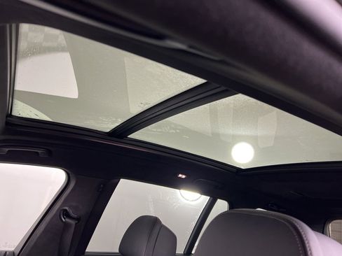 Used 2025 BMW X7 M60i w/ Climate Comfort Package image 22