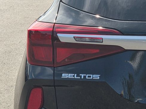 Used 2023 Kia Seltos LX AWD/4WD image 32