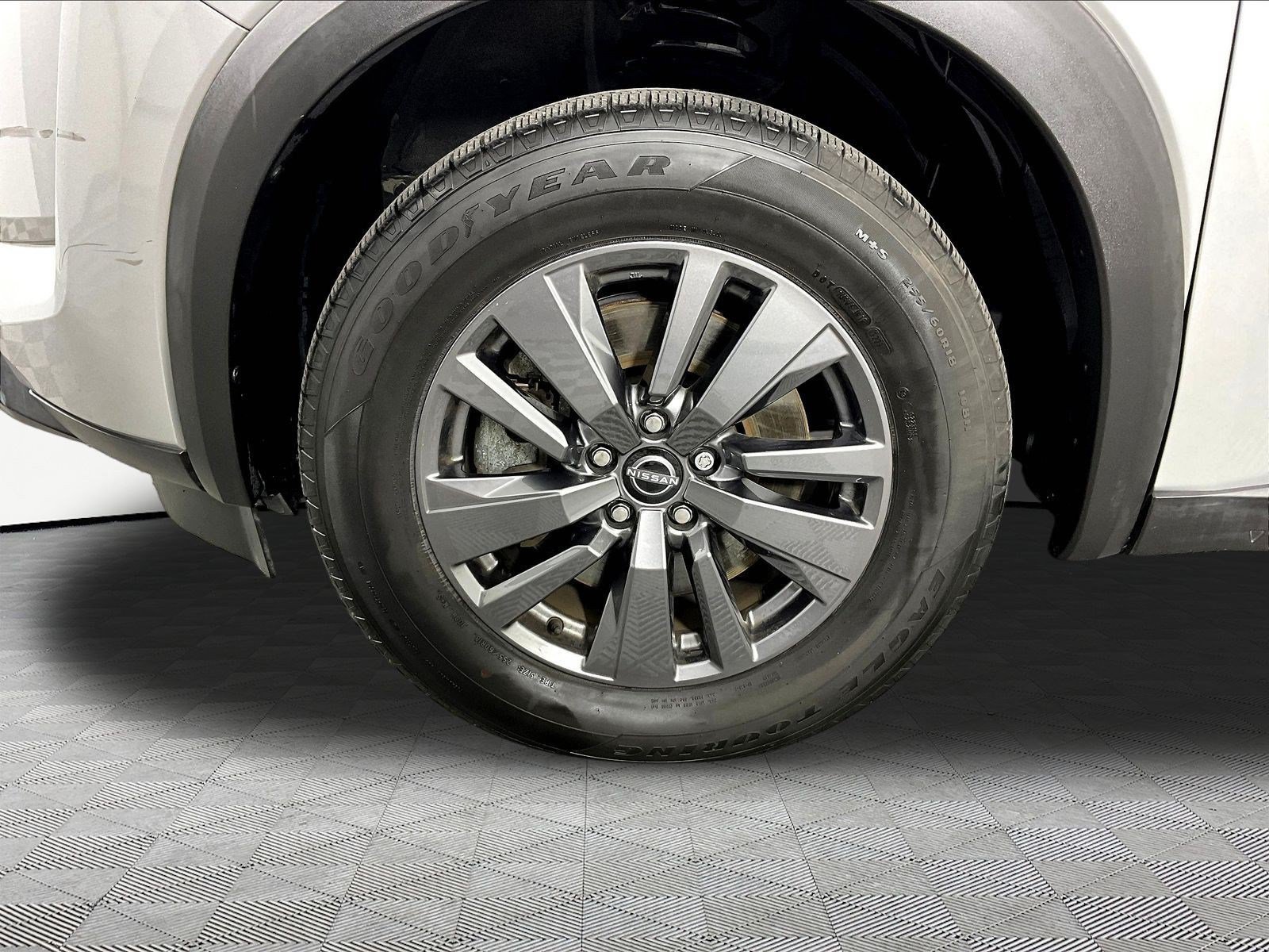 Used 2022 Nissan Pathfinder SV AWD/4WD image 34